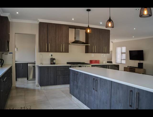 4 BEDROOM HOUSE FOR SALE IN RUIMSIG